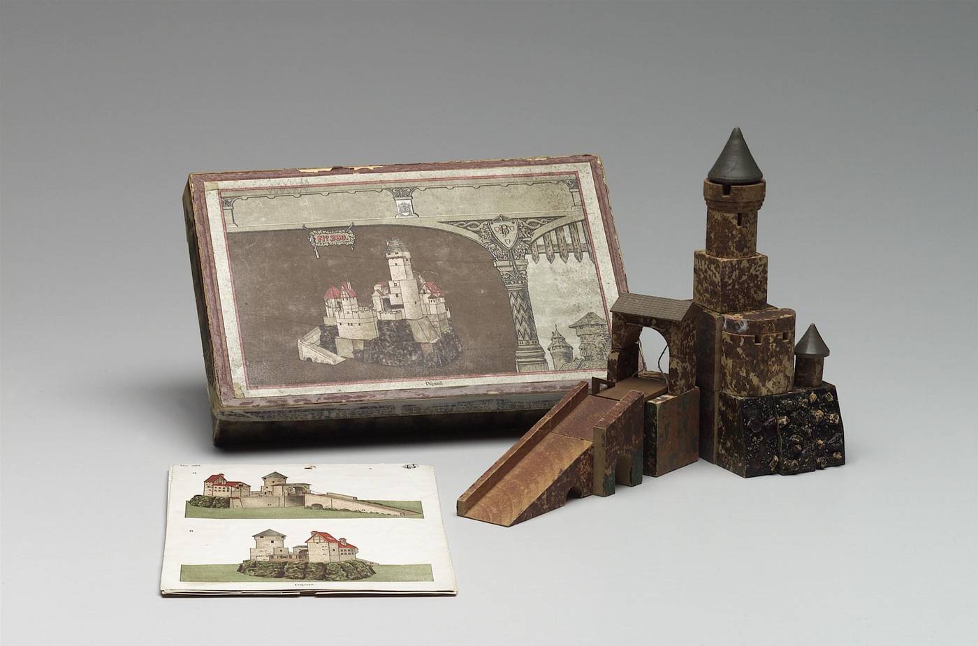 Carl Brandt (1856–1930), Burg, 1909, Holzbausteine, gefärbt, gepresst, © Salzburg Museum