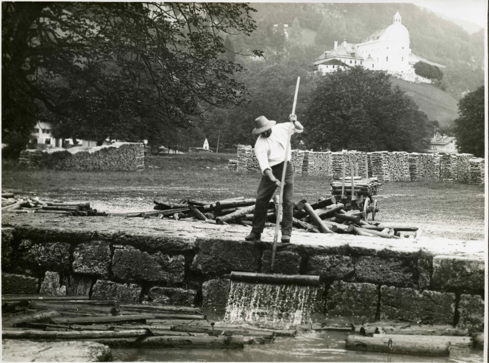 Rechenarbeiter mit dem Griesbeil, um 1910, Keltenmuseum Hallein
