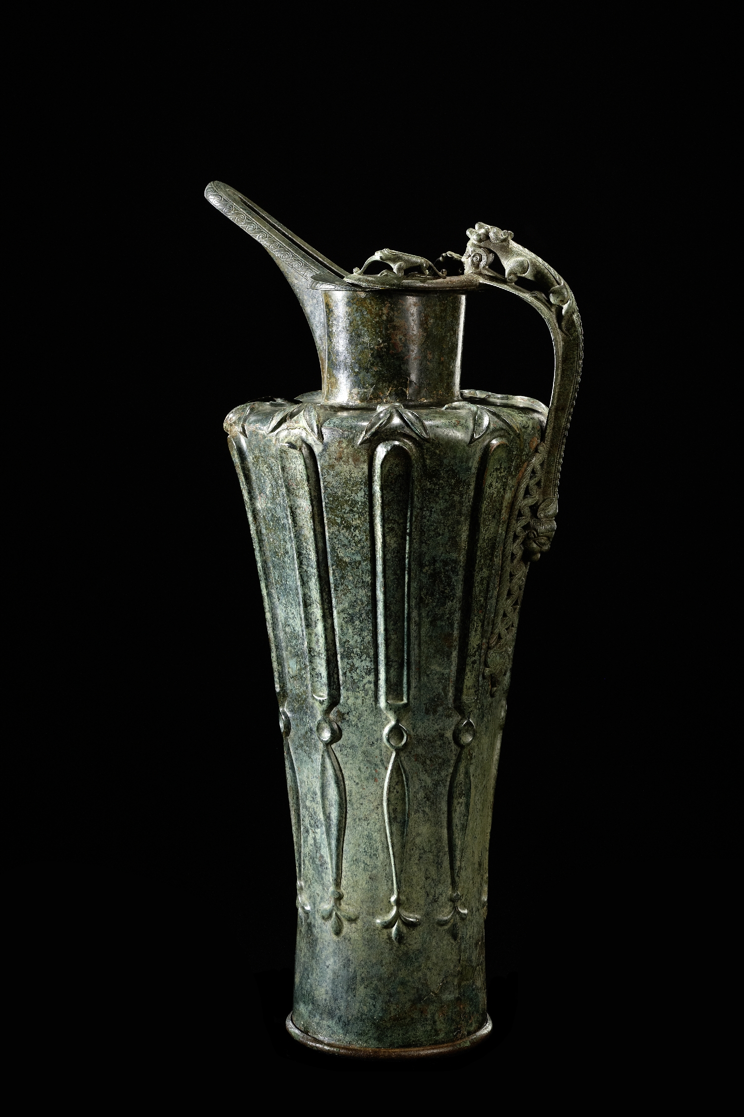 Beak-spouted jug, discovery location: Hallein-Dürrnberg, Latène Period, phase Lt A, 5th c. BC, bronze, inv. no. ARCH 6629