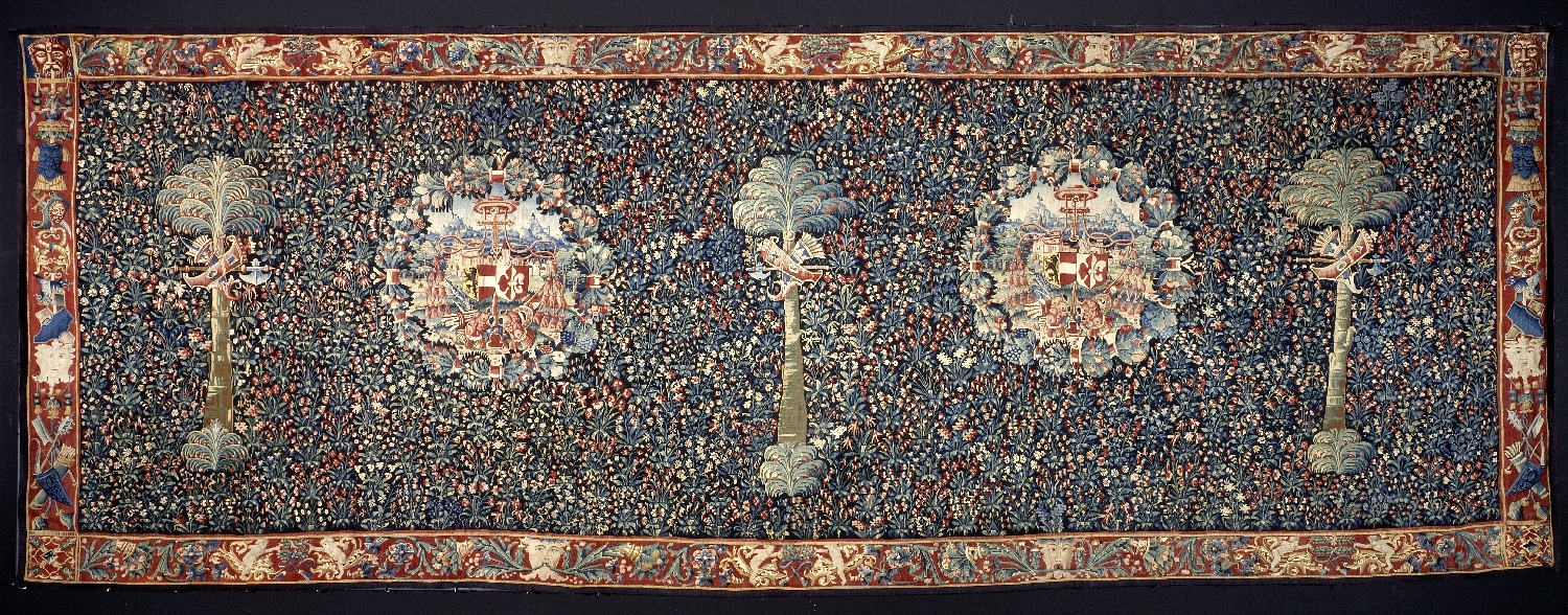 Millefleur carpet with the coat of arms of the Salzburg prince archbishop Matthäus Lang von Wellenburg, Bruges, post-1519, wool, silk, inv. no. 117-48