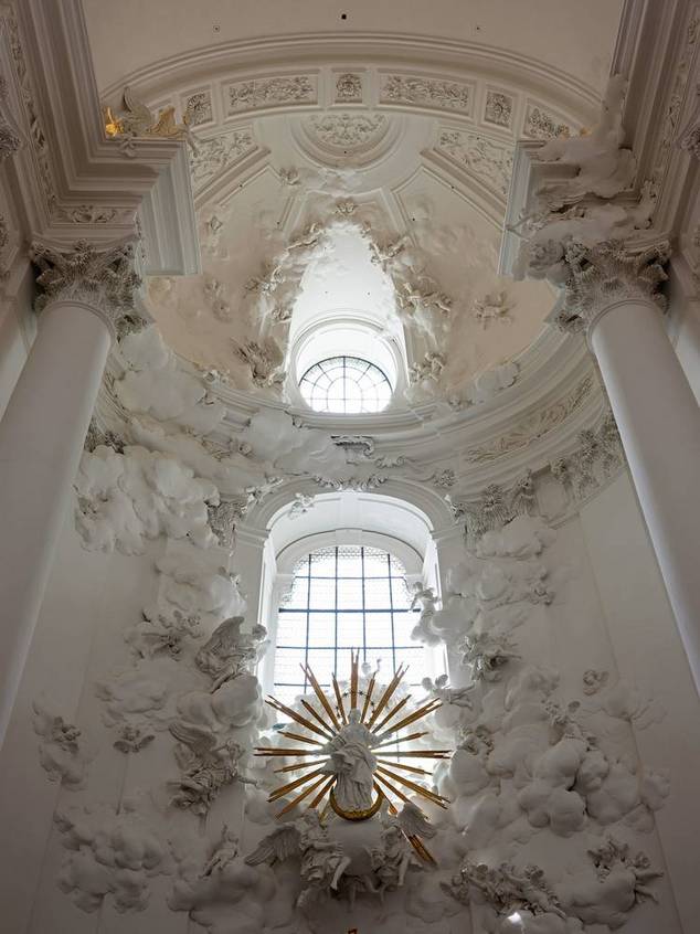 Hochaltar der Kollegienkirche, Salzburg, 2021, Farbfotografie, © Werner Feiersinger